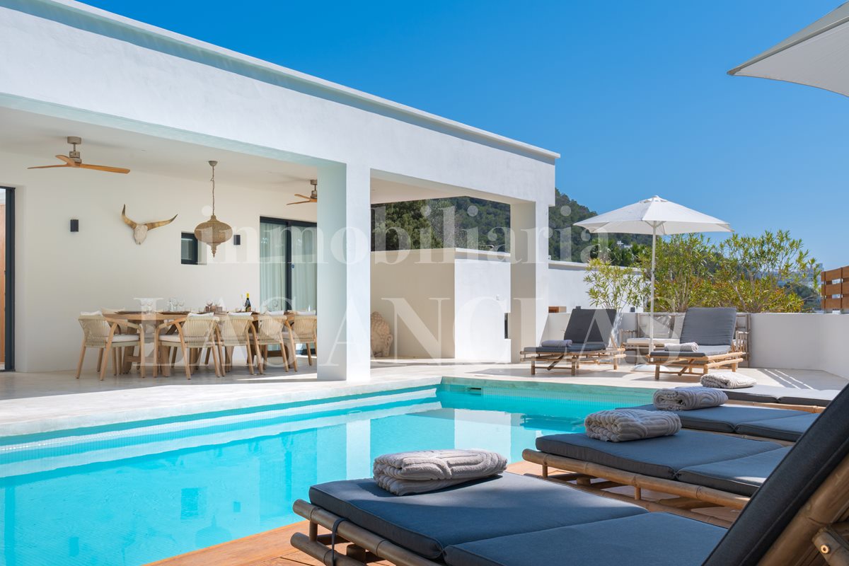 Ibiza Cala Llonga - Pflegeleichtes Einfamilienhaus nur wenige Gehminuten vom Strand entfernt im Verkauf