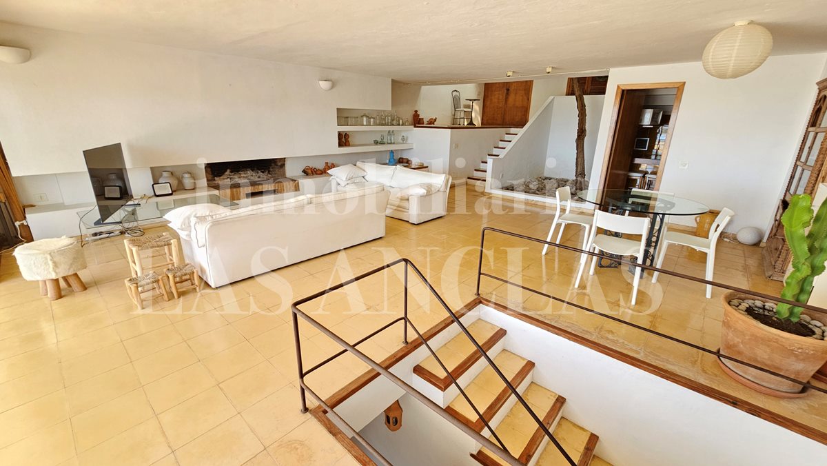 Ibiza Jesús - Light-filled modernist townhouse with private pool, large terraces and sea views for sale