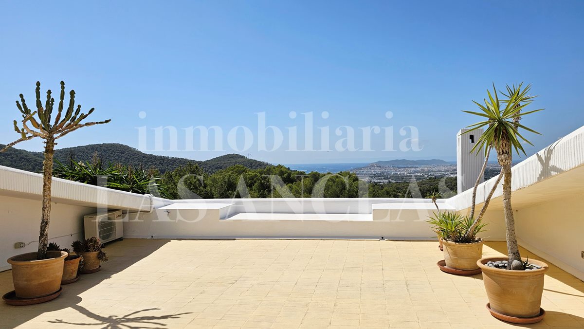 Ibiza Jesús - Spacious, light-filled townhouse with pool, open-plan architecture and privileged views for sale