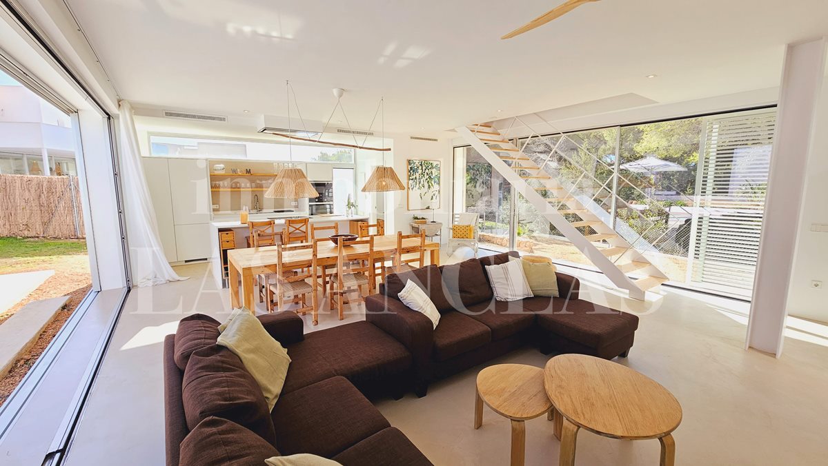 Ibiza San Carlos - Modern, low-maintenance villa with a guest house within walking distance of the beach para venda