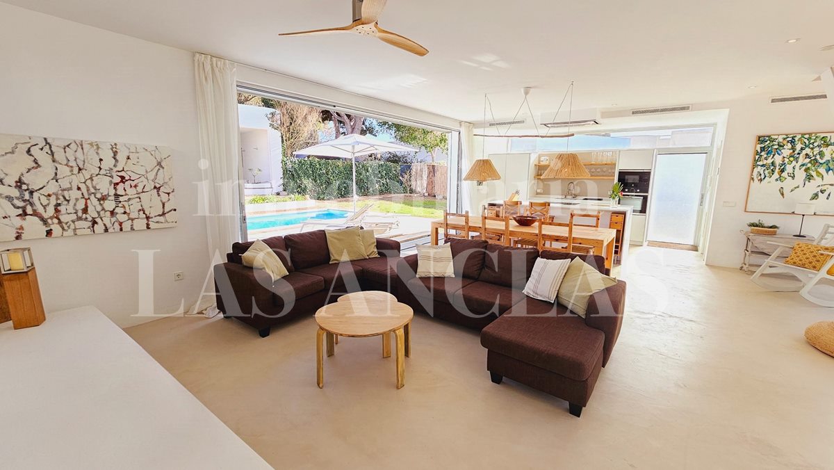 Ibiza San Carlos - Villa de recién construcción con casa de invitados y andando a la playa en venta