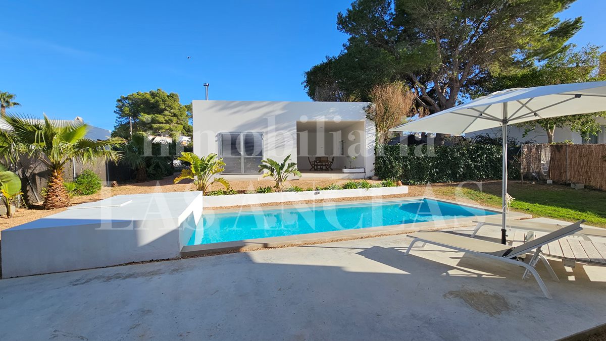 Ibiza San Carlos - Modern, low-maintenance villa with a guest house within walking distance of the beach para venda
