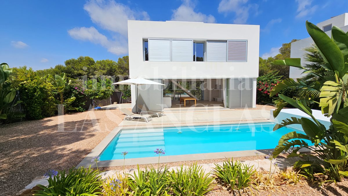 Ibiza San Carlos - Modern, low-maintenance villa with a guest house within walking distance of the beach para venda