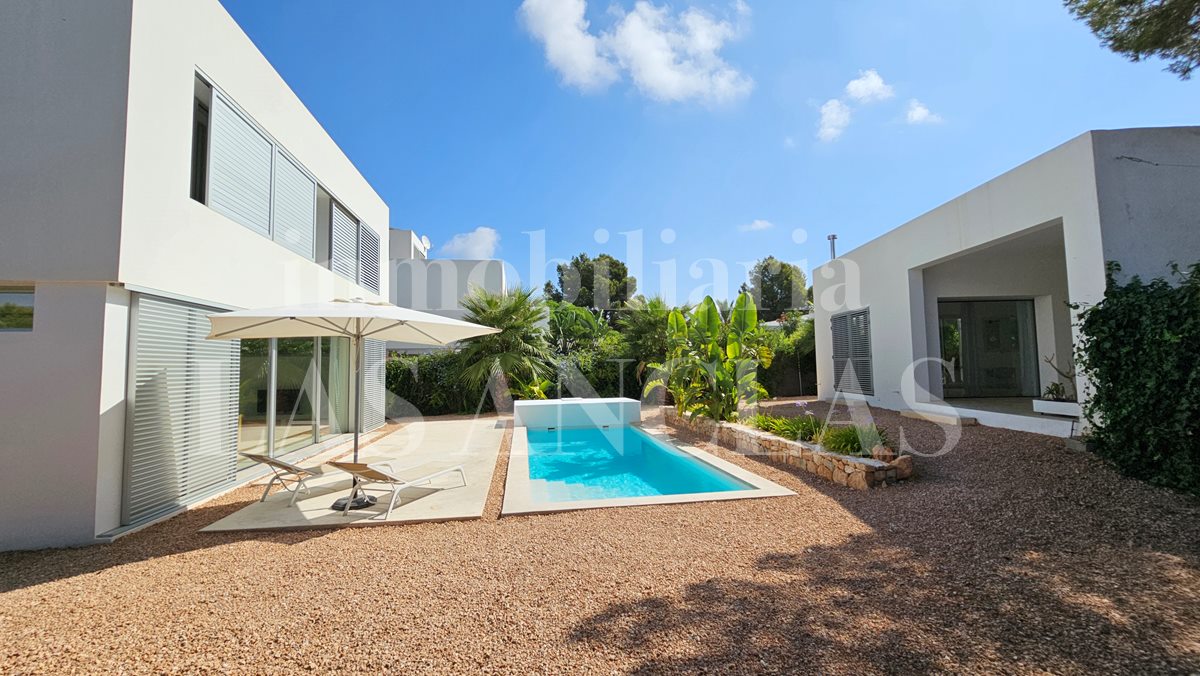 Ibiza San Carlos - Modern, low-maintenance villa with a guest house within walking distance of the beach para venda
