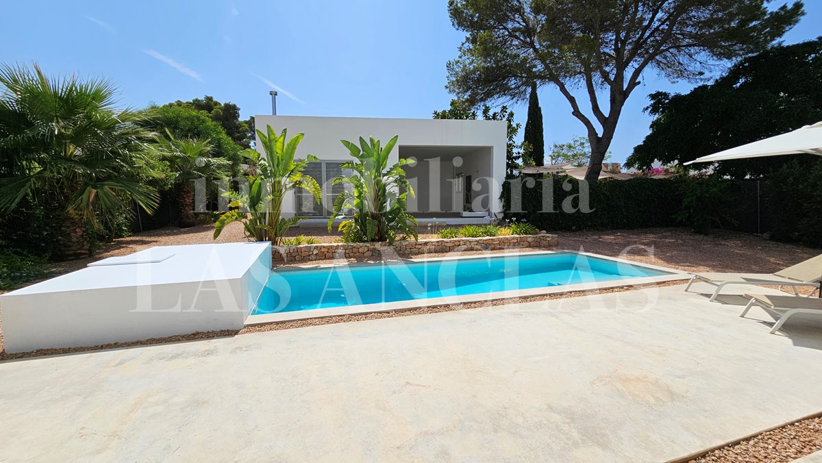 Ibiza San Carlos - Modern, low-maintenance villa with a guest house within walking distance of the beach para venda