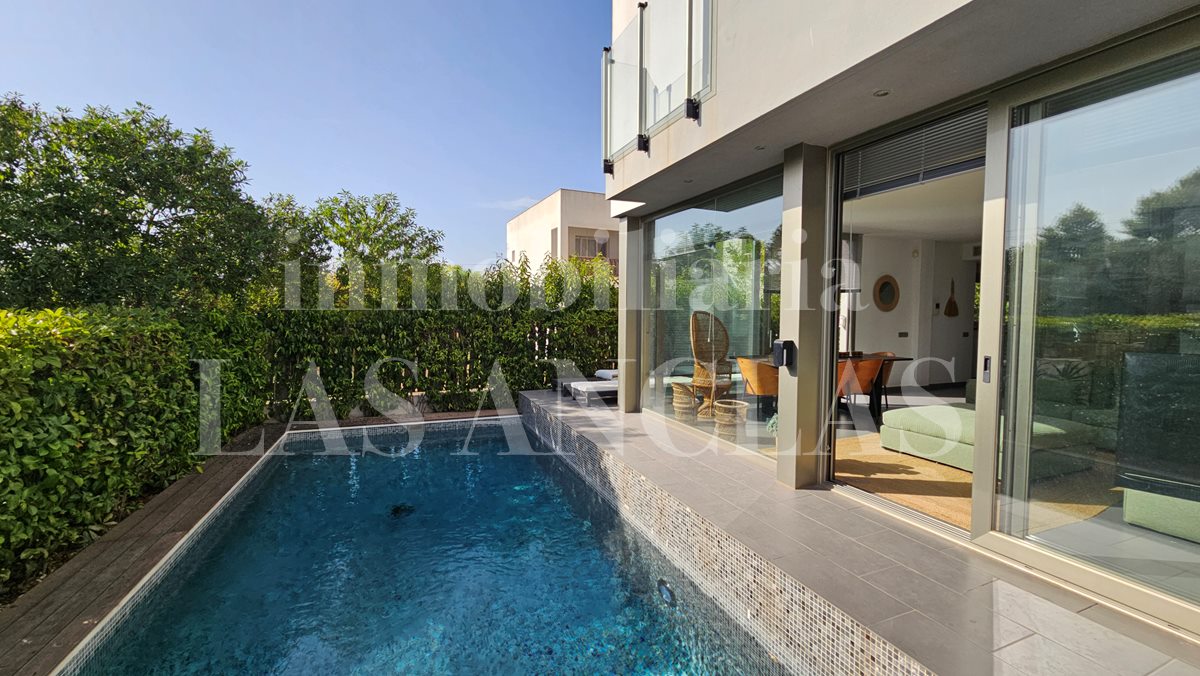 Ibiza Jesús - Moderna casa pareda con piscina y azotea con vista a Dalt Vila en venta