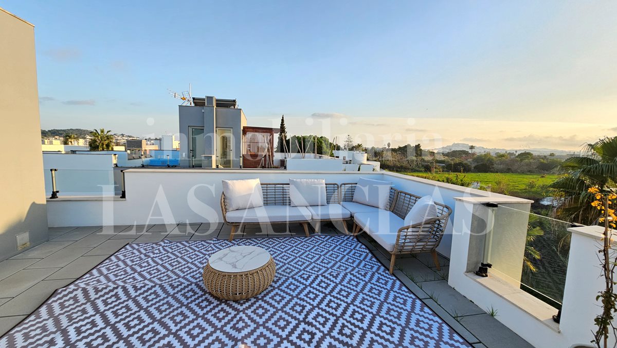 Ibiza Jesús - Bright semi-detached house with private pool and roof terrace with views to the old town for sale