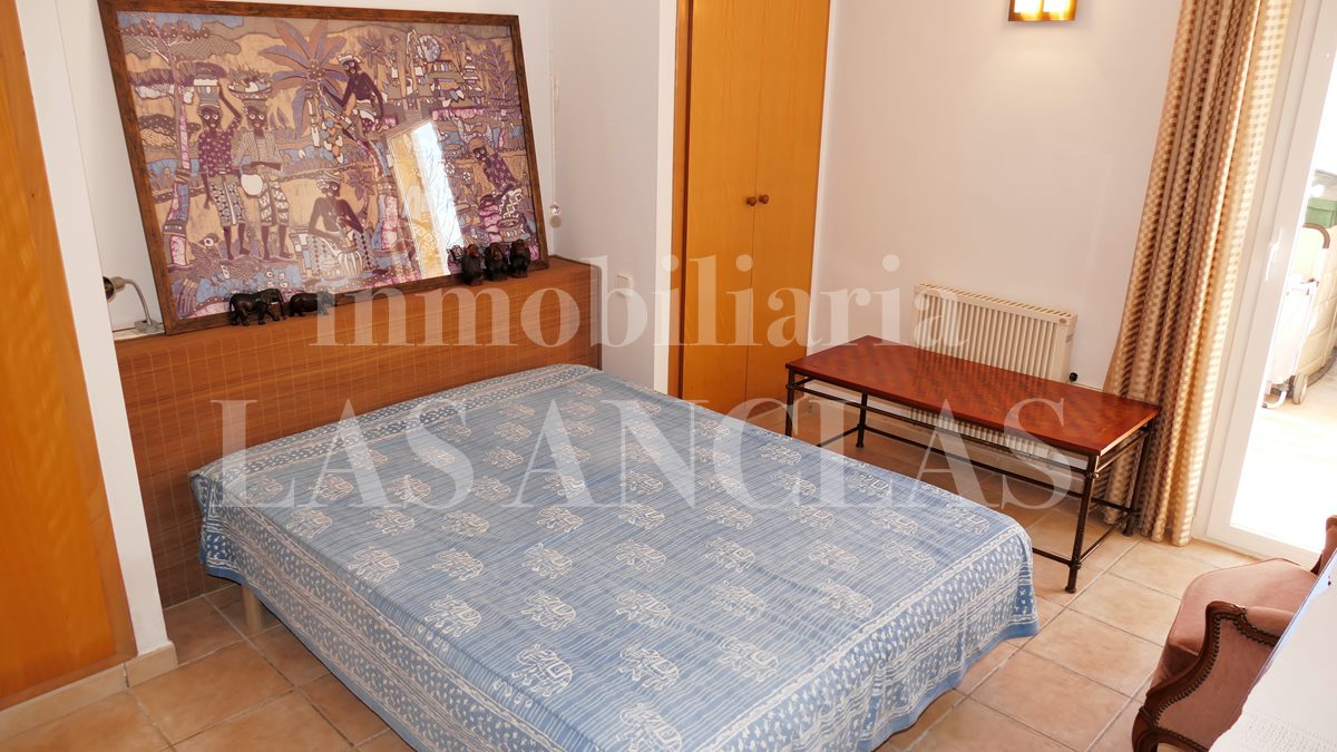 Ibiza Jesús - Gemütliches Erdgeschosswohnung mit schönem Privatgarten von 264m² im Verkauf