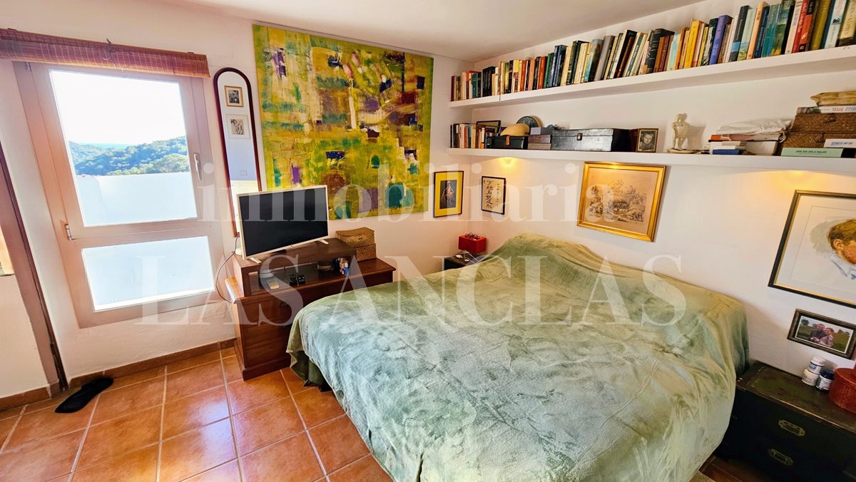 Ibiza Santa Eulalia - Bright penthouse with private roof terrace and picturesque sea views 待售