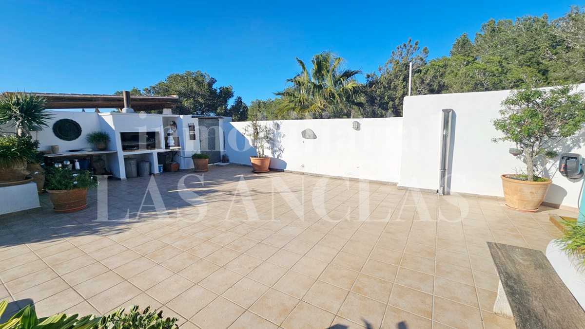 Ibiza Santa Eulalia - Lichtdurchflutetes Penthouse mit privater Dachterrasse und malerischem Meerblick im Verkauf