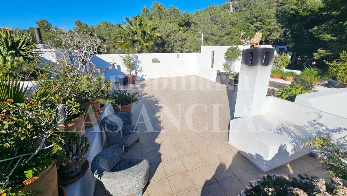 Ibiza Santa Eulalia - Lichtdurchflutetes Penthouse mit privater Dachterrasse und malerischem Meerblick im Verkauf