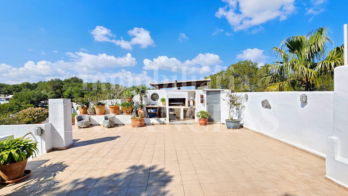 Ibiza Santa Eulalia - Encantador ático con azotea de 98m² y vistas al paisaje hasta el mar en venta