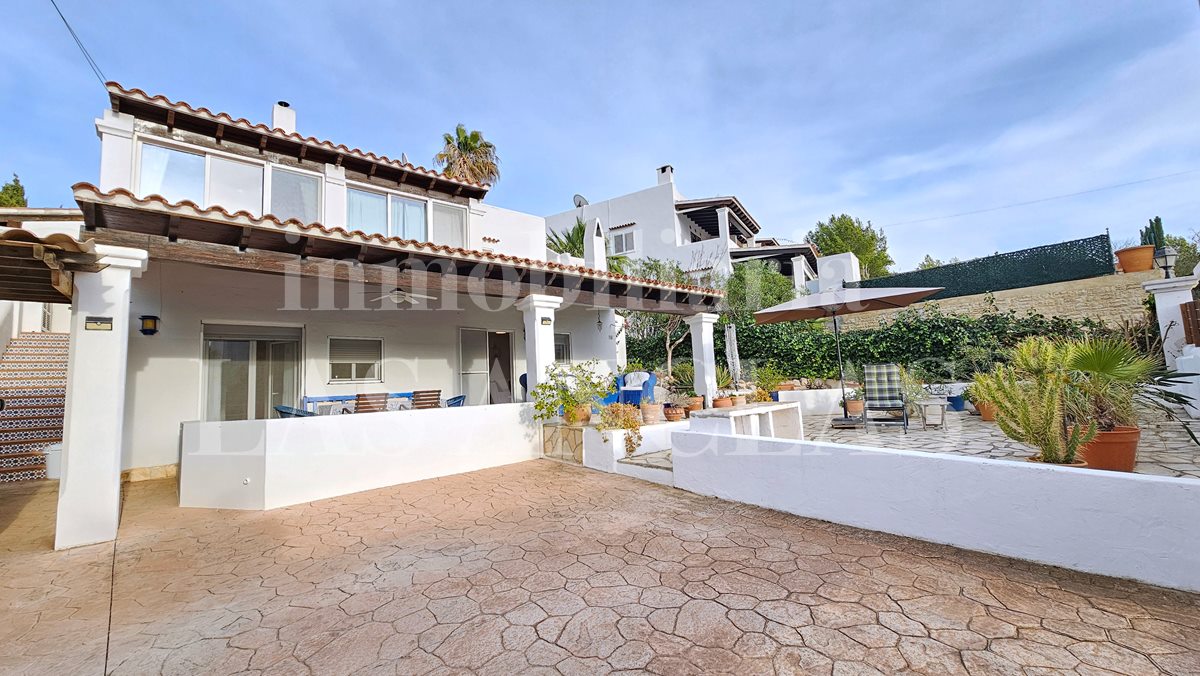 Ibiza San Carlos - Attractive house with guest appartment walking distance to the beach for sale