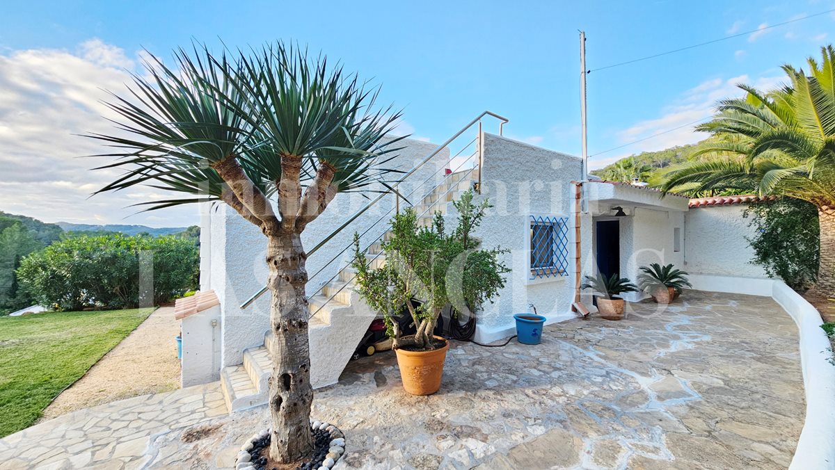 Ibiza Santa Eulalia - Cosy semi-detached house with private garden next to the beach in vendita