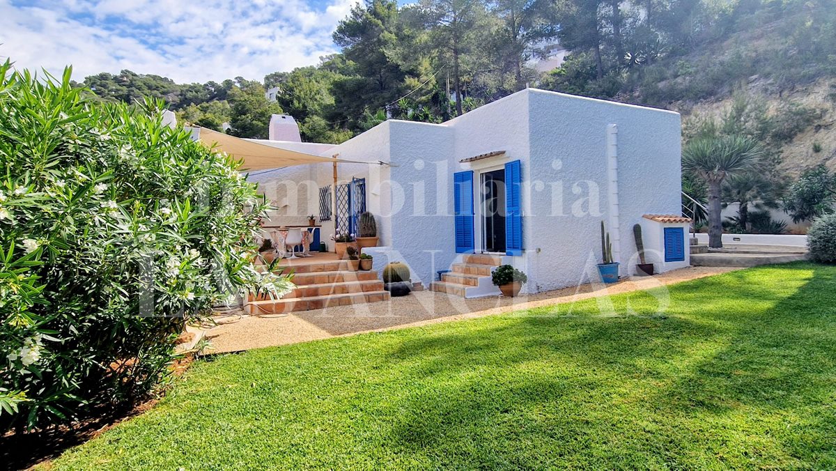 Ibiza Santa Eulalia - Hermosa casa pareada de una planta con jardín cerca de la playa en venta