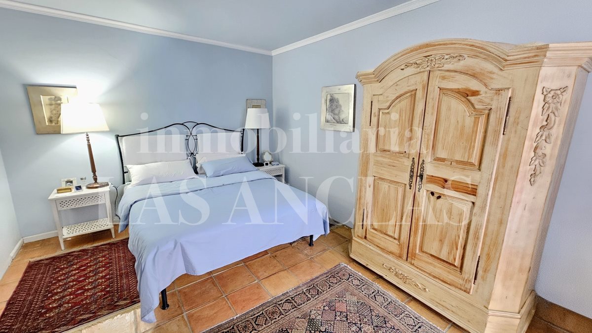 Ibiza Santa Eulalia - Cosy semi-detached house with private garden next to the beach in vendita