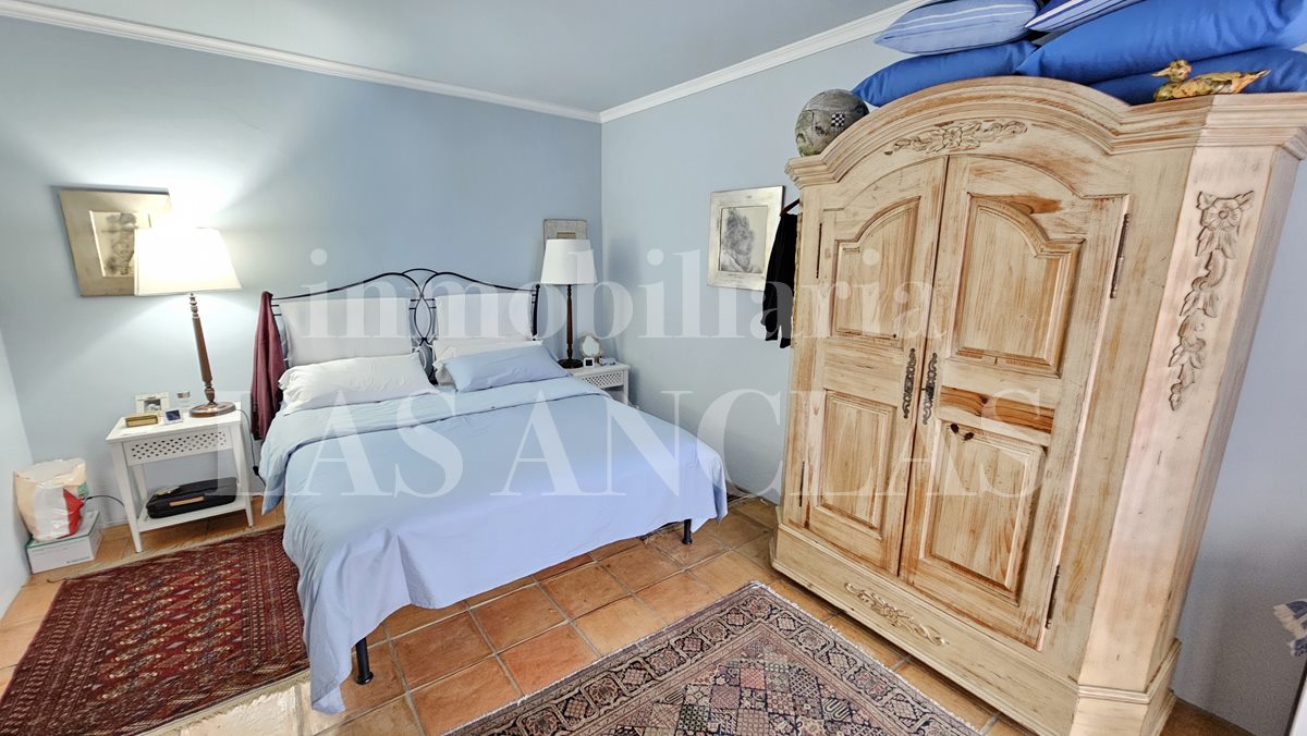 Ibiza Santa Eulalia - Charming, single-storey semi-detached house with garden near the beach for sale