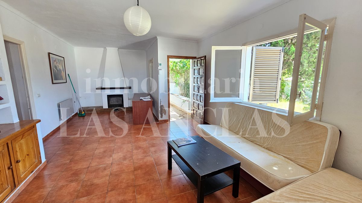 Ibiza Jesús - House with approved license for renovation and extension with pool till salu
