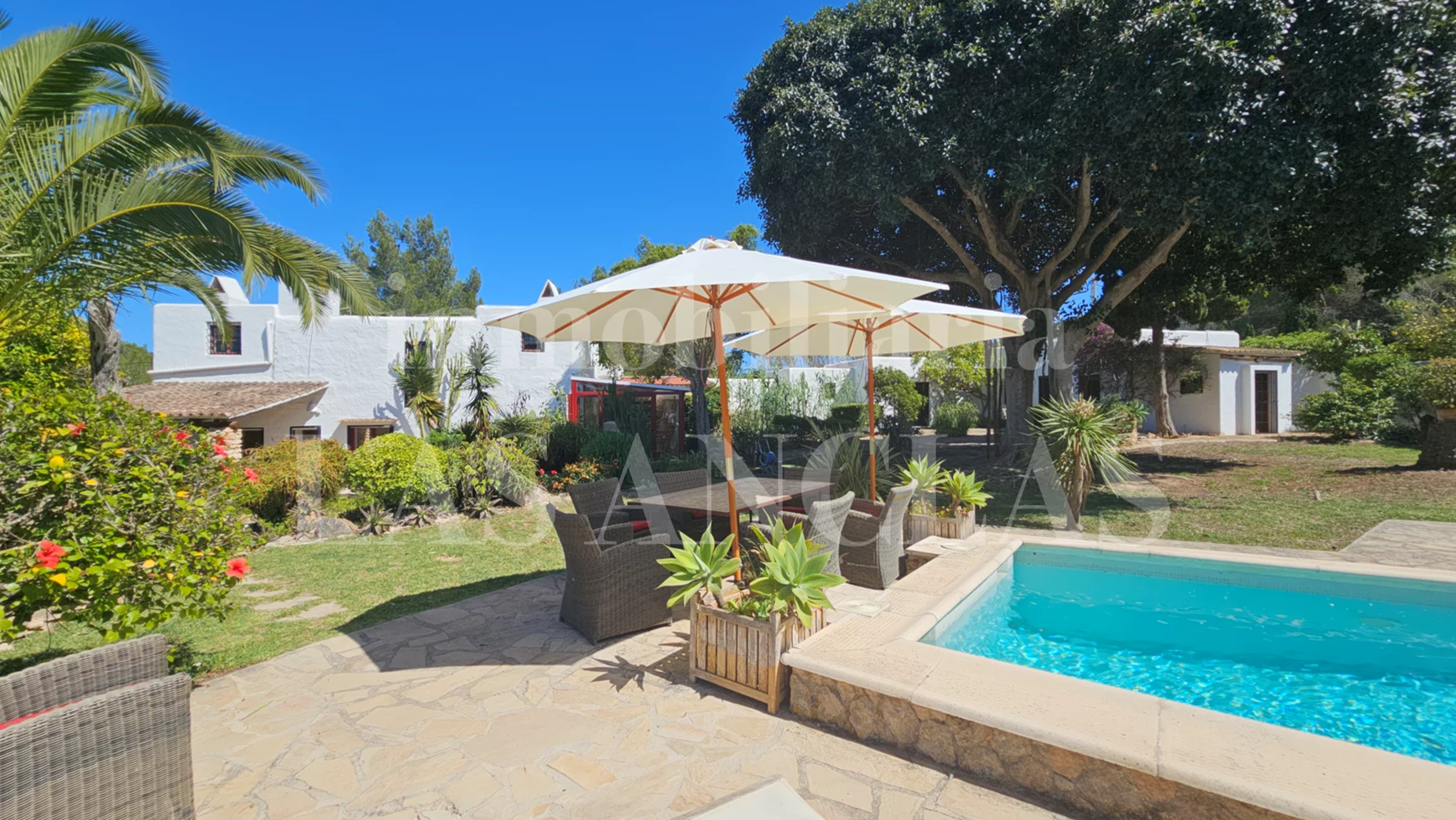  between Ibiza & Sta. Eulalia - Charming finca with guest house and wonderful outdoor areas