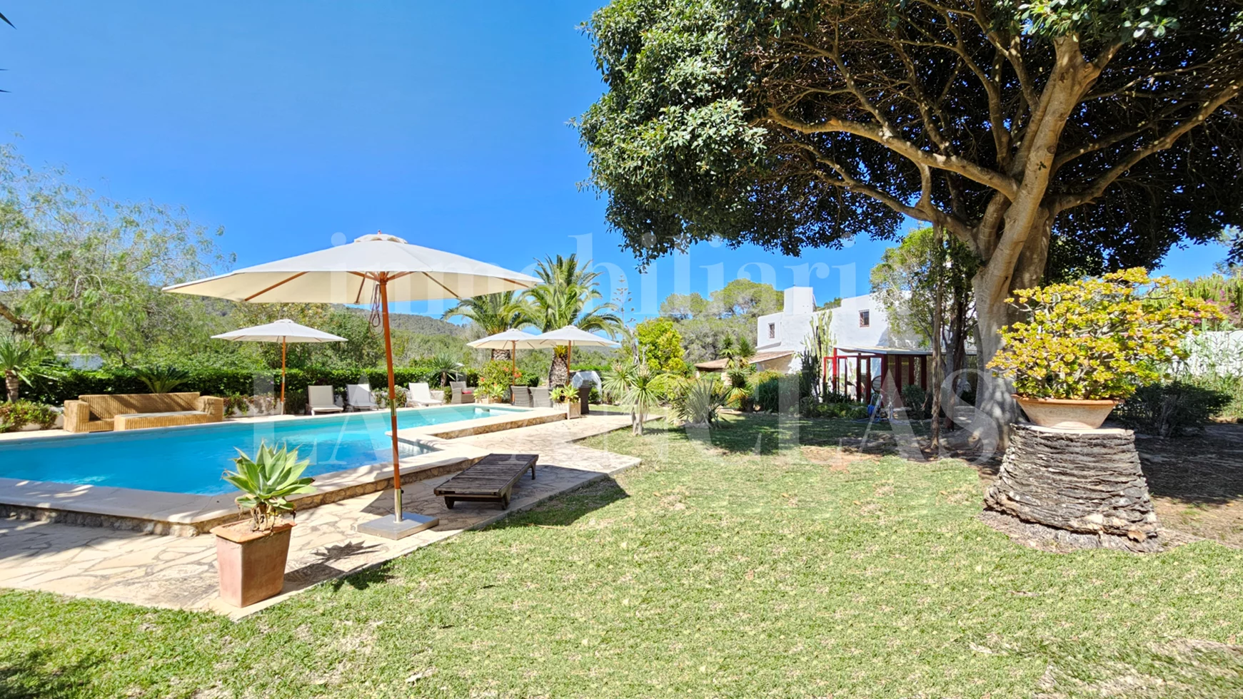  between Ibiza & Sta. Eulalia - Charming finca with guest house and wonderful outdoor areas