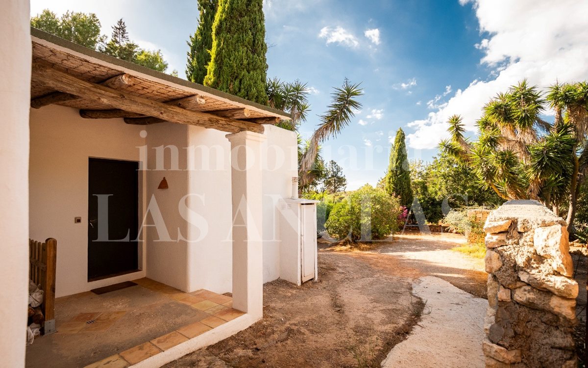Ibiza Jesús - Opportunity! Versatile house with 4 separate apartments and multiple possibilities for sale