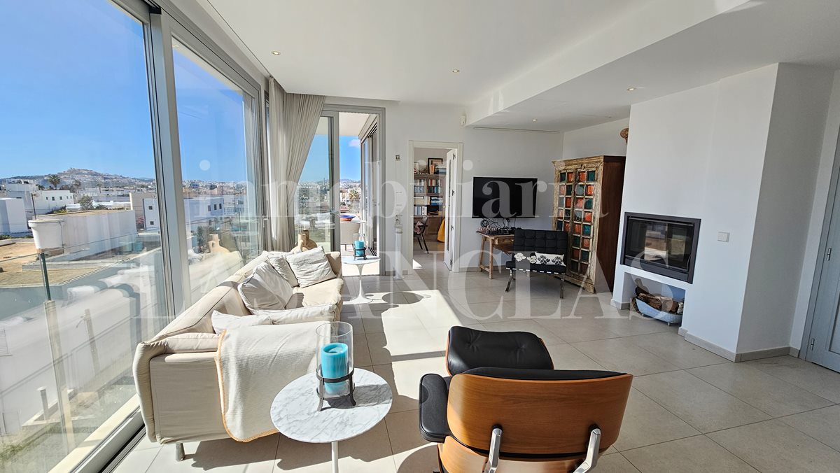 Ibiza Jesús - Bright penthouse with roof terrace, private lift and views to the sea and Dalt Vila for sale