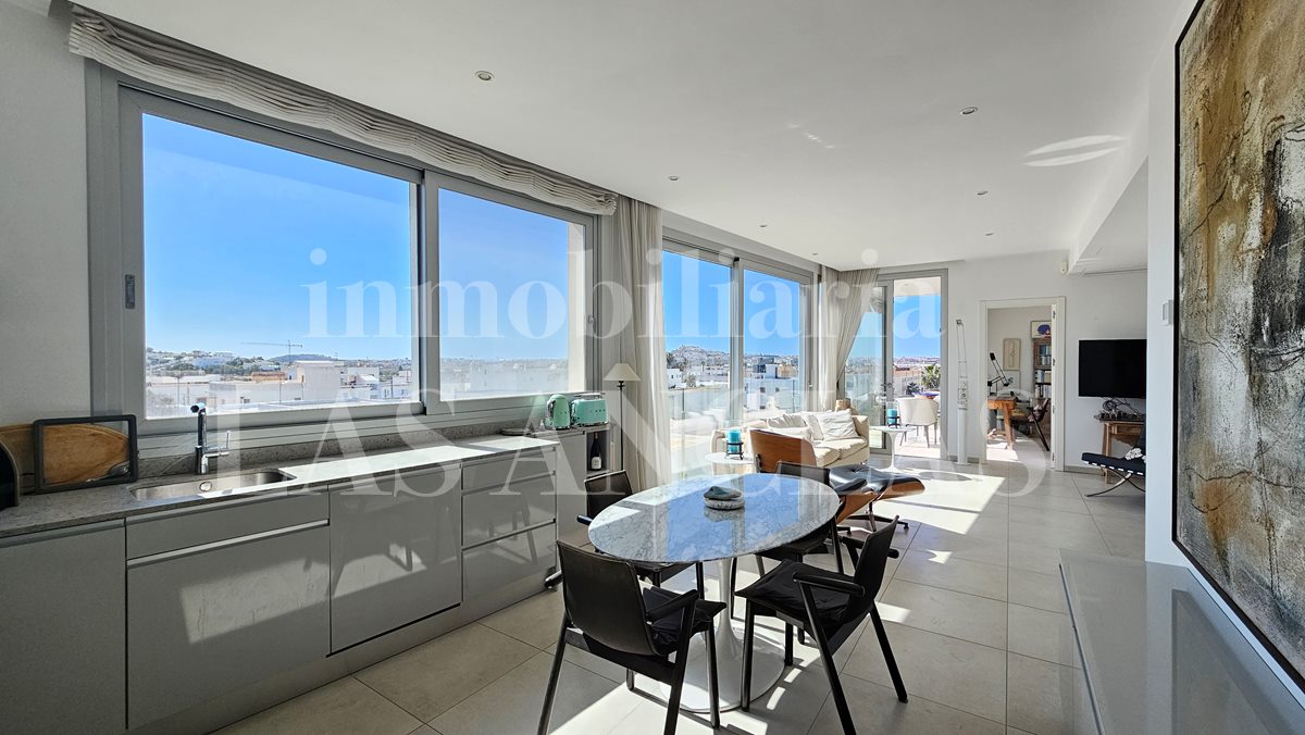 Ibiza Jesús - Bright penthouse with roof terrace, private lift and views to the sea and Dalt Vila for sale