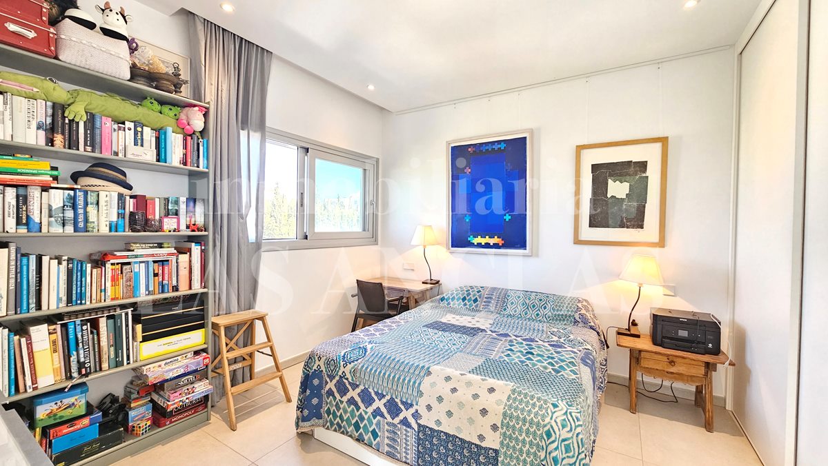 Ibiza Jesús - Luminoso ático con azotea, ascensor privado y vista al mar y Dalt Vila en venta