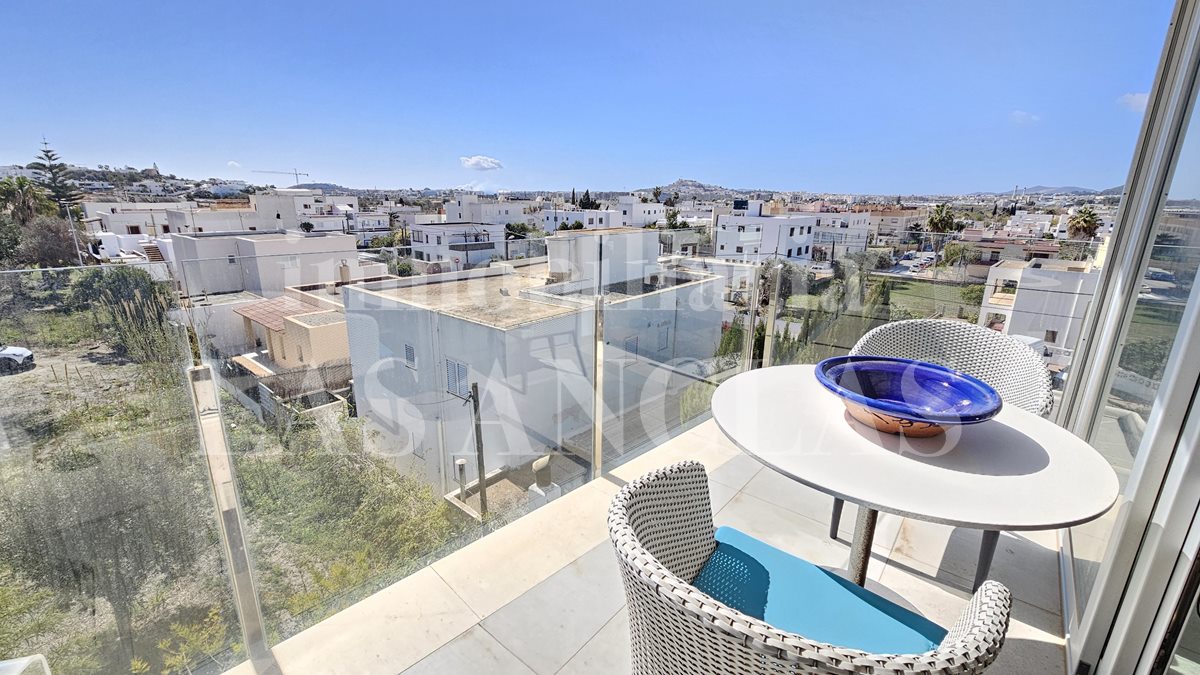 Ibiza Jesús - Bright penthouse with roof terrace, private lift and views to the sea and Dalt Vila for sale