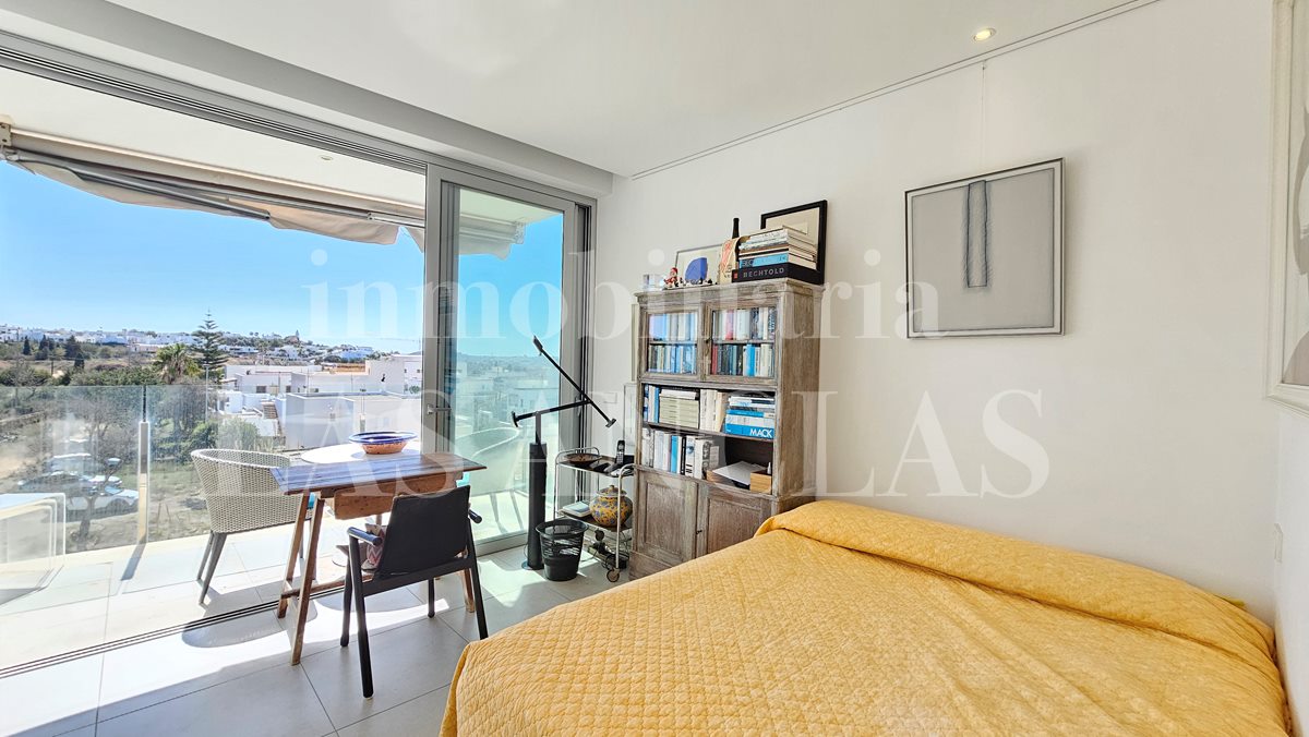 Ibiza Jesús - Contemporary penthouse with private lift and roof terrace overlooking the Old Town in vendita