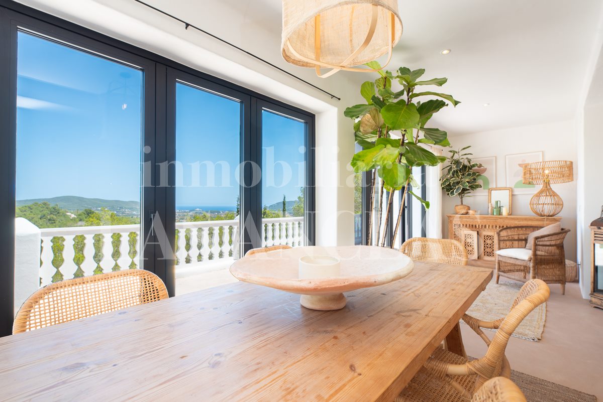 Ibiza San Lorenzo - Von Blakstad renoviertes Haus in ruhiger Lage mit Meerblick im Verkauf