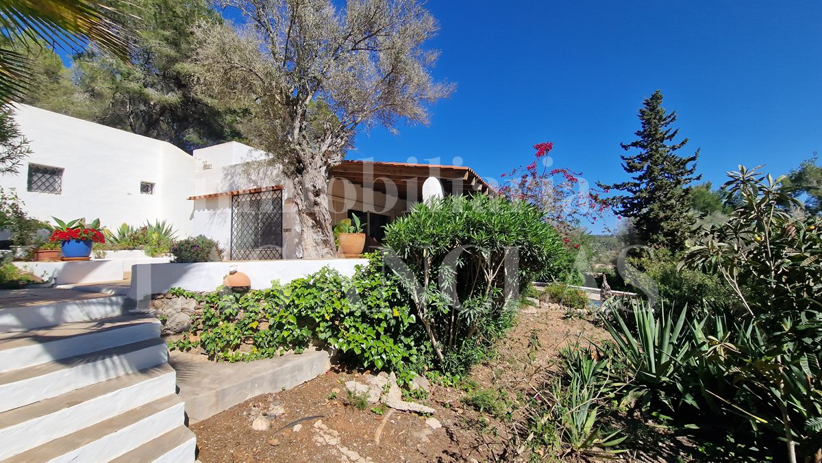 Ibiza Santa Gertrudis - Cosy country house with beautiful exterior area and lots of privacy for sale