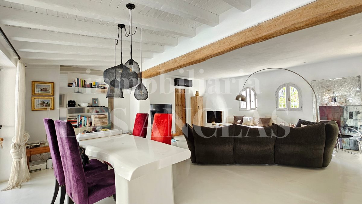Ibiza San Carlos - Renoviertes, ebenerdiges Haus mit teilbarem Grundstück zum Bau einer weiteren Villa im Verkauf