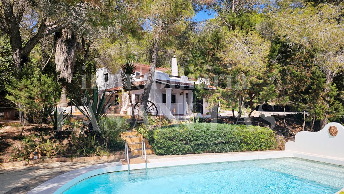 Ibiza Santa Eulalia - Encantadora casa rústica con mucha privacidad cerca de la ciudad en venta