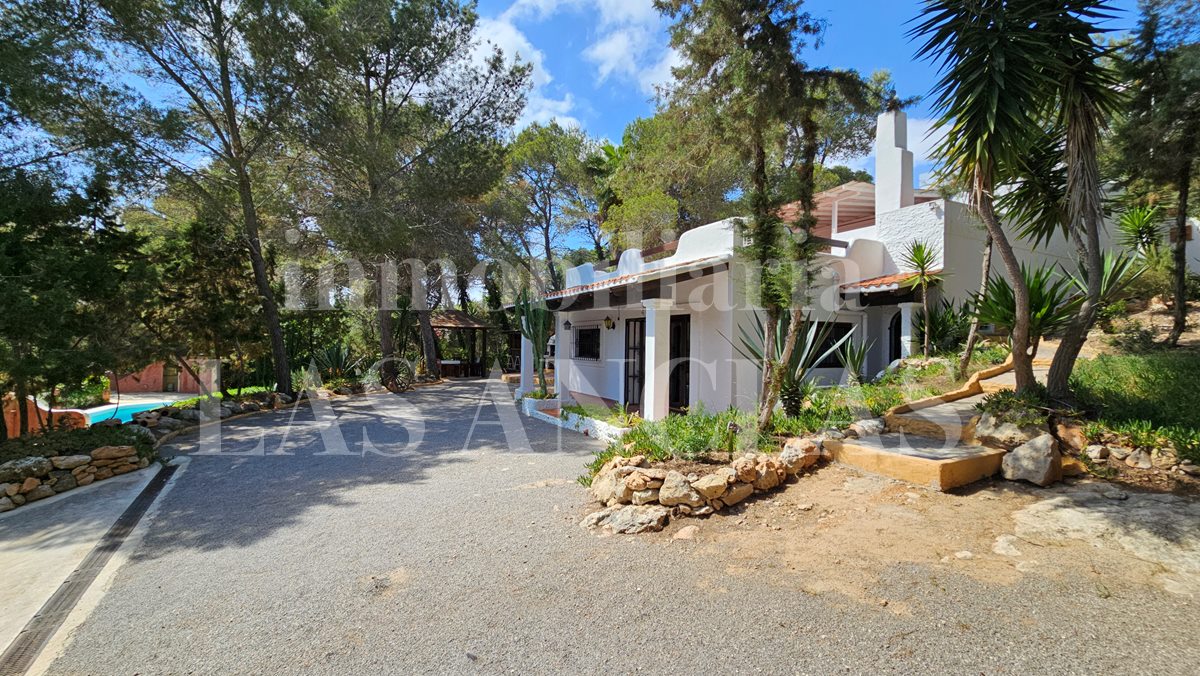 Ibiza Santa Eulalia - Encantadora casa rústica con mucha privacidad cerca de la ciudad en venta
