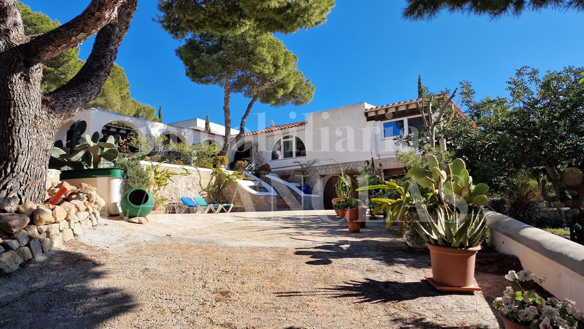 Ibiza Talamanca - Haus auf urbanem Grundstück mit Meerblick oder Möglichkeit zum Bau von 2 Villen im Verkauf