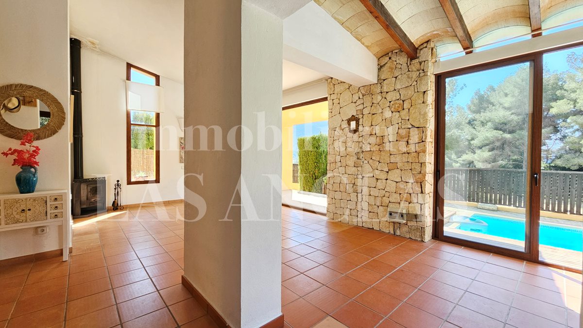 Ibiza Cala Llonga - Zu Fuß zum Strand! Bezaubernder Bungalow mit Erweiterungprojekt im Verkauf