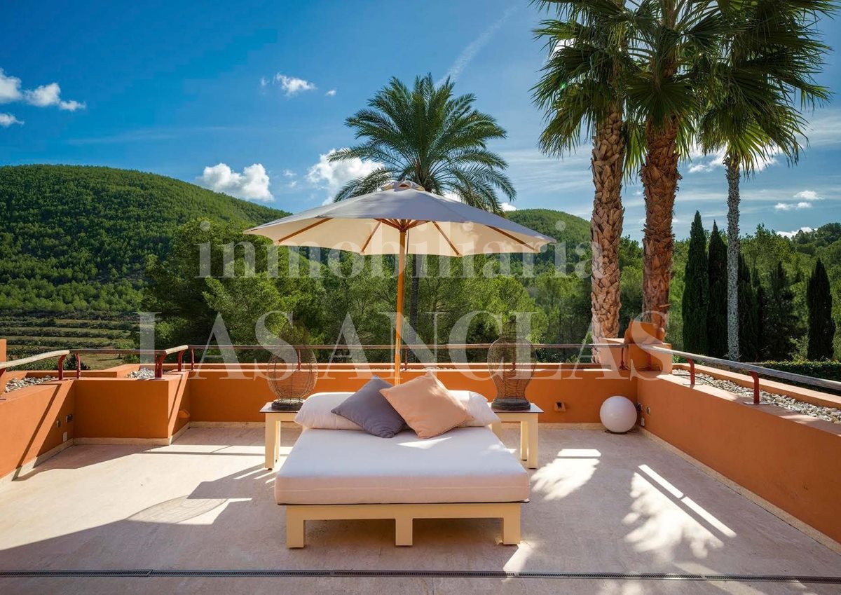 Ibiza near golf course - Spacious, elegant flat with large terrace in a complex with exclusive communal areas te koop
