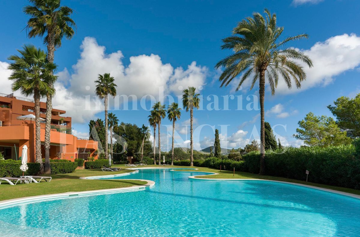 Ibiza nahe Golfplatz - Penthouse mit tollem Landschaftsblick, 2 Traumterrassen und Pool im Verkauf