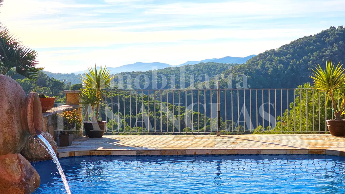 Ibiza near golf course - Beautiful villa with classical architecture and unobstructed views for sale