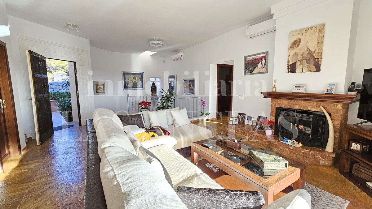 Ibiza nahe Golfplatz - Herrliche Villa mit klassischer Architektur und unverbaubarer Aussicht im Verkauf
