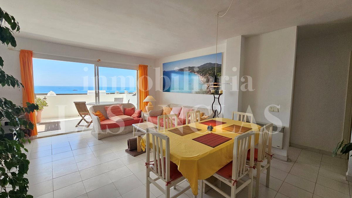 Ibiza near golf course - Flat to renovate with south-facing terrace overlooking the sea and Formentera for sale