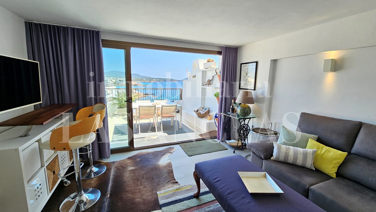 Ibiza San Carlos - Sonnige Penthousewohnung mit privilegiertem Meer- und Küstenblick im Verkauf