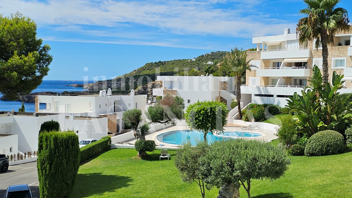 Ibiza Roca Llisa - Sun lit loft style flat with south facing terrace and wonderful sea views for sale