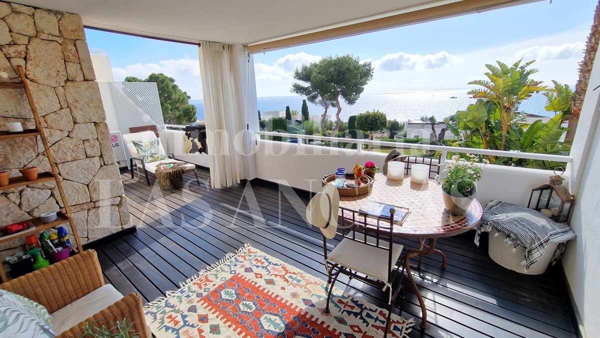 Ibiza Roca Llisa - Sehr schöne, komplett renovierte Loft-Wohnung mit frontalem Meerblick im Verkauf