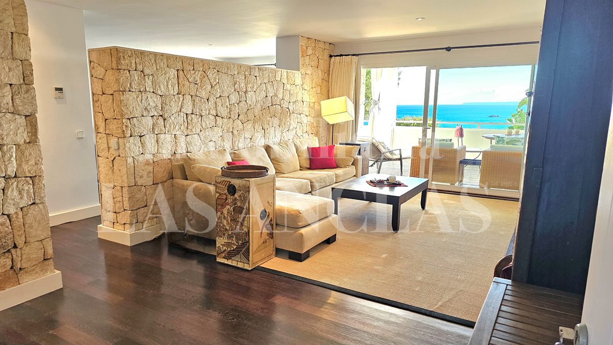 Ibiza Roca Llisa - Sun lit loft style flat with south facing terrace and wonderful sea views à vendre