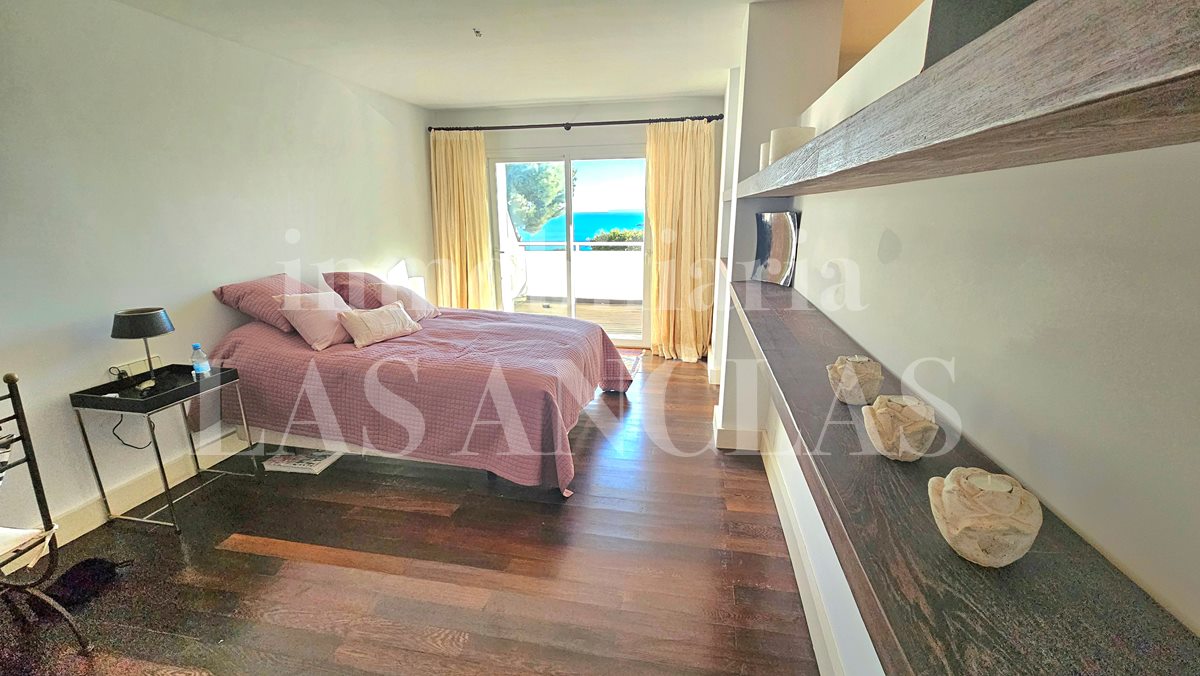 Ibiza Roca Llisa - Sun lit loft style flat with south facing terrace and wonderful sea views à vendre