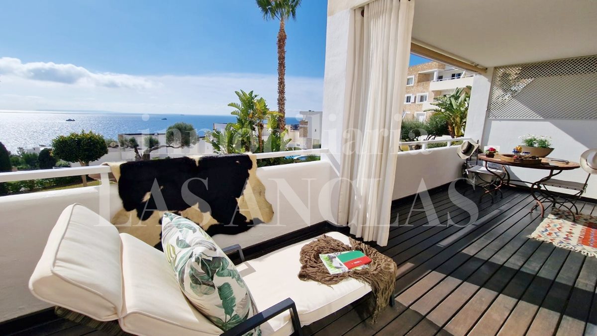 Ibiza Roca Llisa - Sun lit loft style flat with south facing terrace and wonderful sea views à vendre