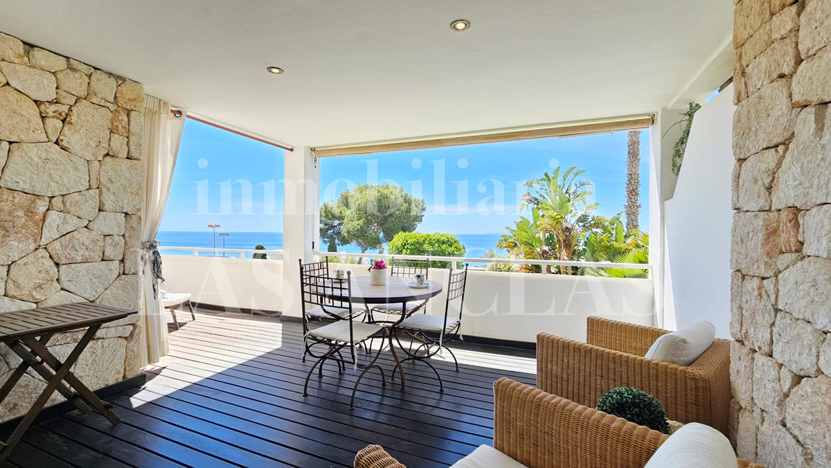 Ibiza Roca Llisa - Wonderful loft style flat with frontal sea views and beautiful communal areas for sale