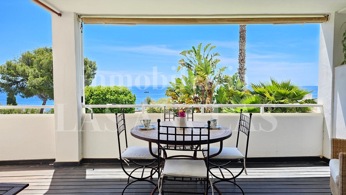 Ibiza Roca Llisa - Sun lit loft style flat with south facing terrace and wonderful sea views for sale